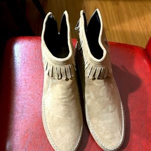 Hunters Run leather tan uppers $15